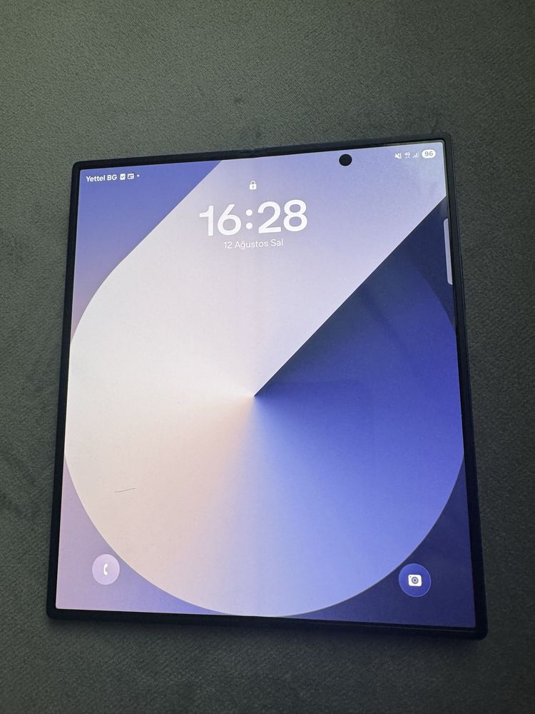 Samsung ZFold 6.
