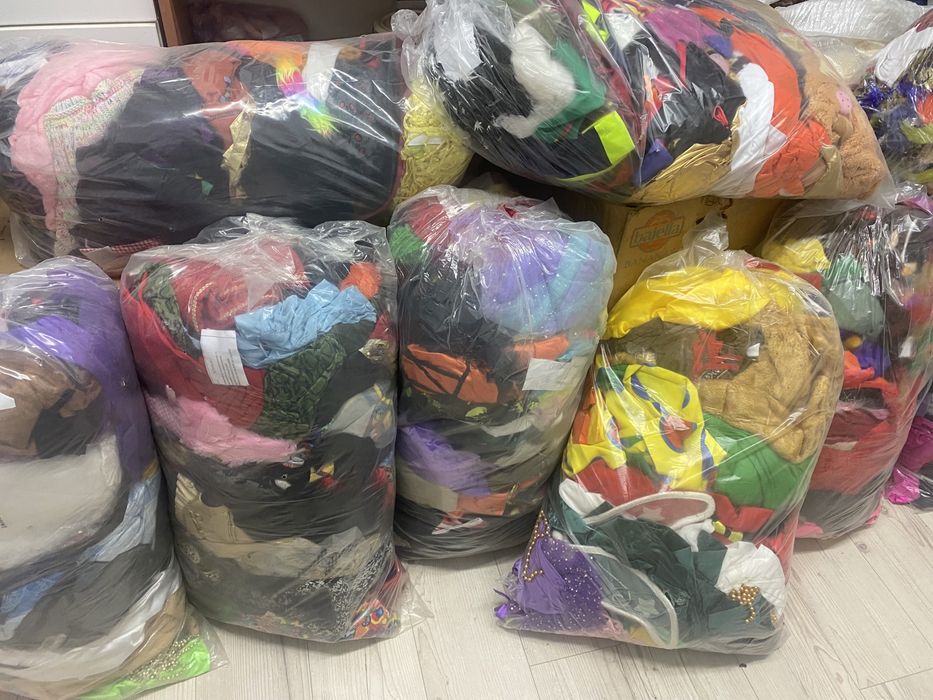 Costume CARNAVAL mix copii și Adulți en-gros la kg