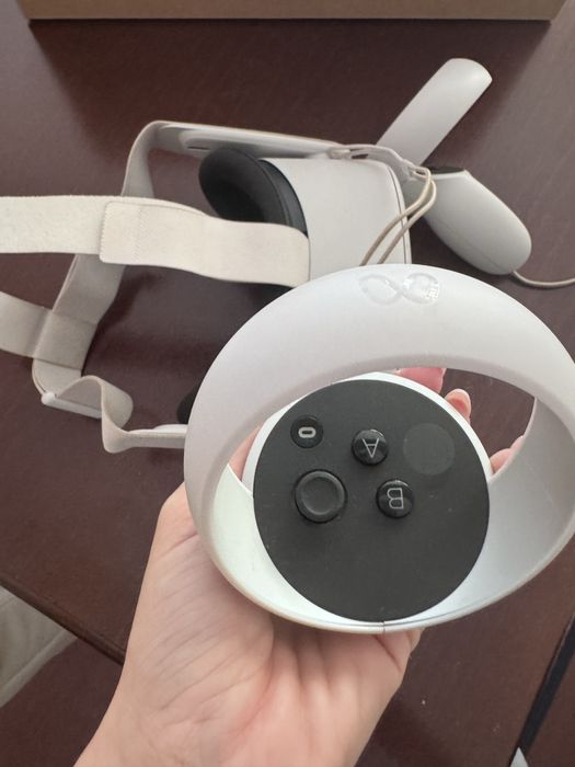 Предлагам виртуални очила Meta quest 2