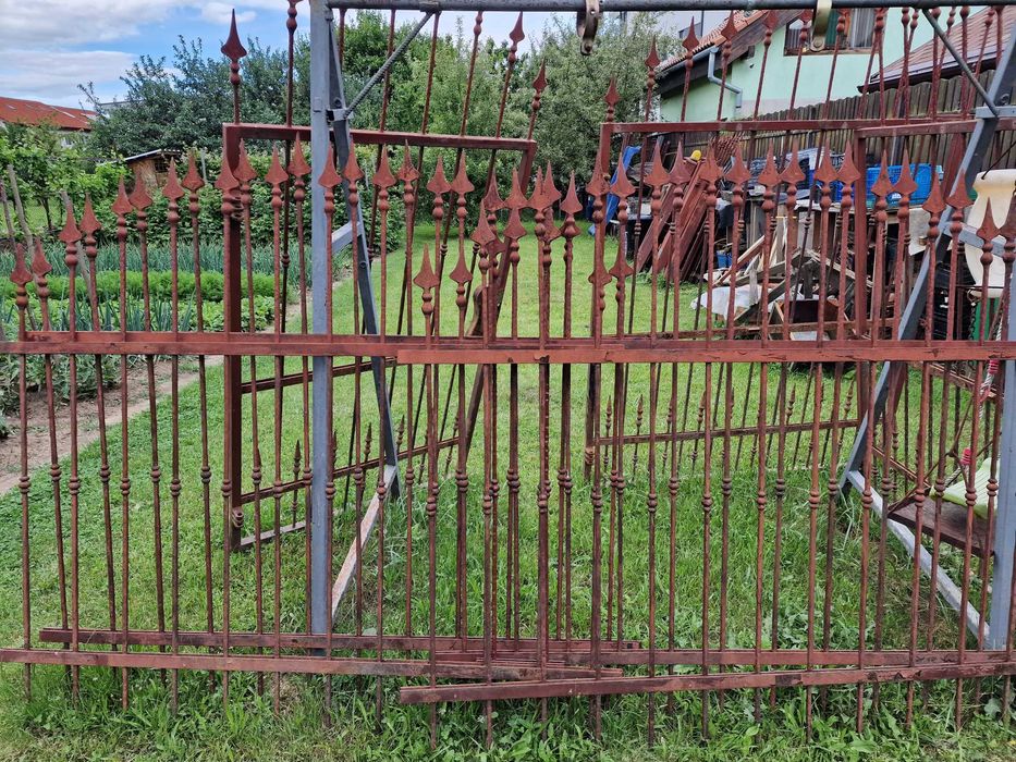 Vând gard metalic oțel plin forjat 25 metri lungime