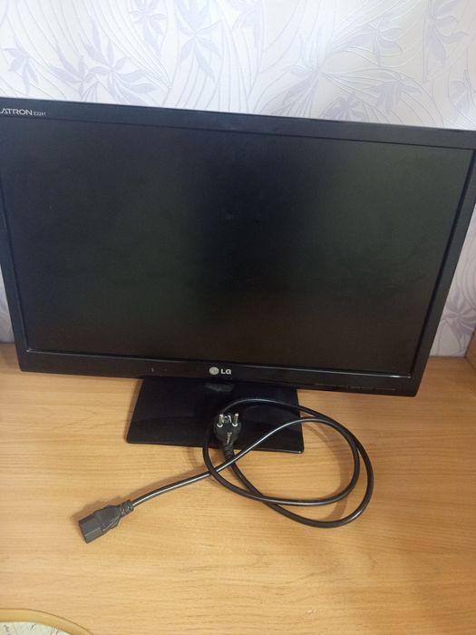 Рабочий монитор LG