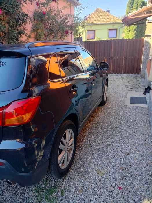 Vând Mitsubishi ASX