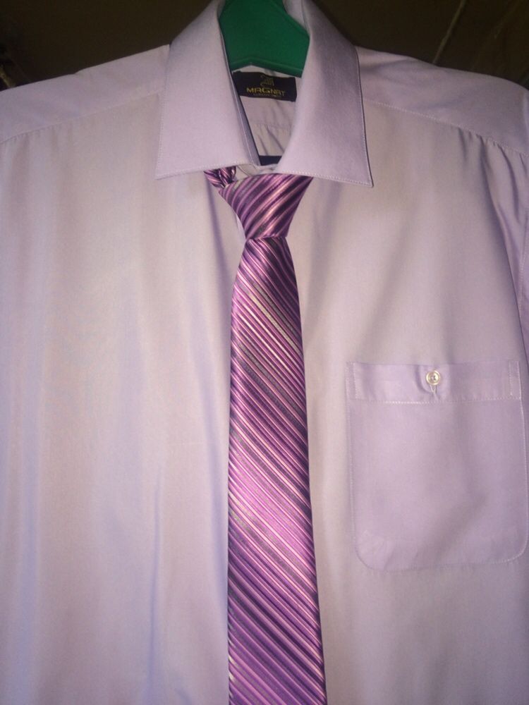 Костюм+рубашка +галстук 48 размер