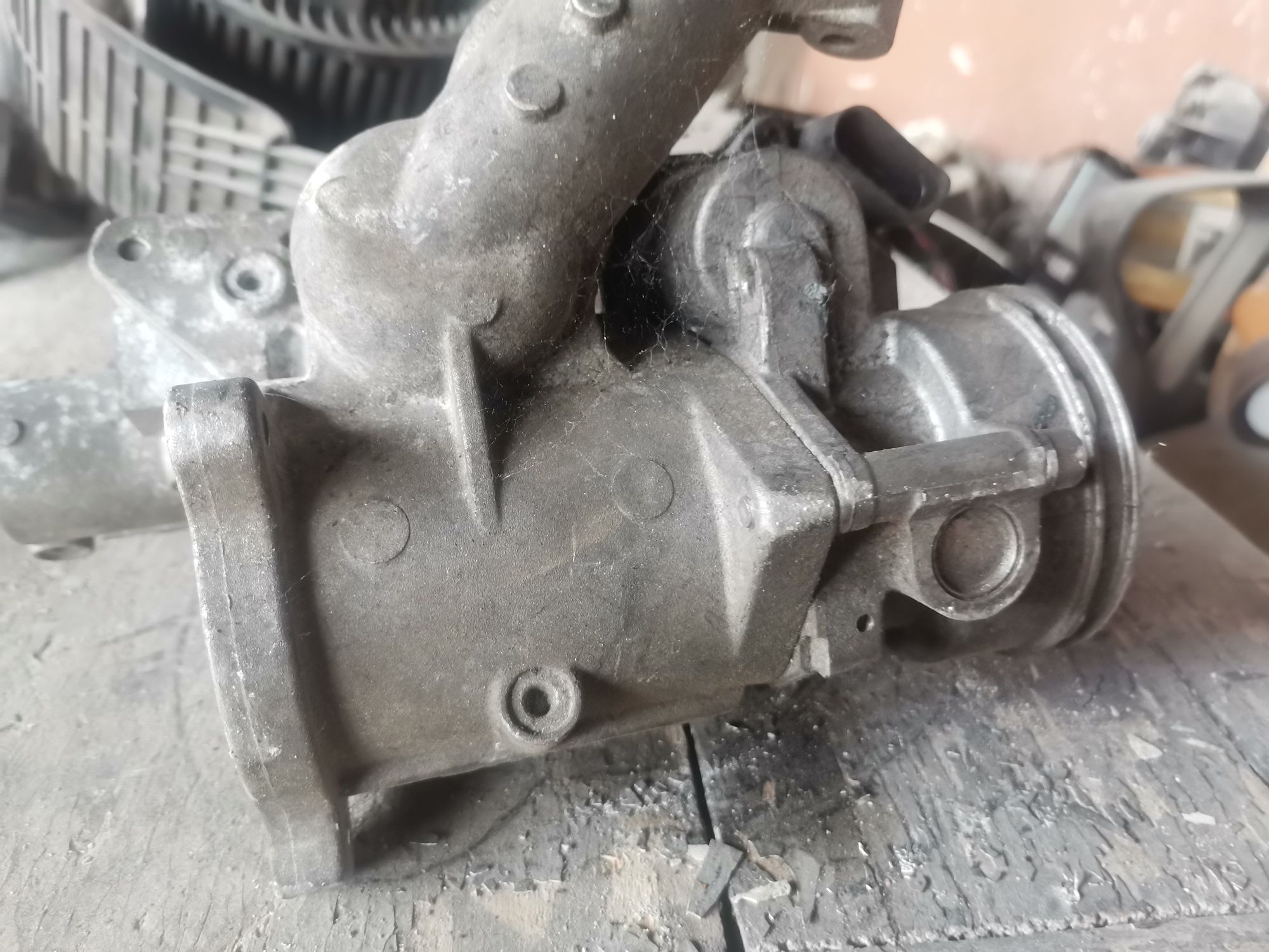Дросел клапа и егр за audi vw, seat 03G 129 637 A