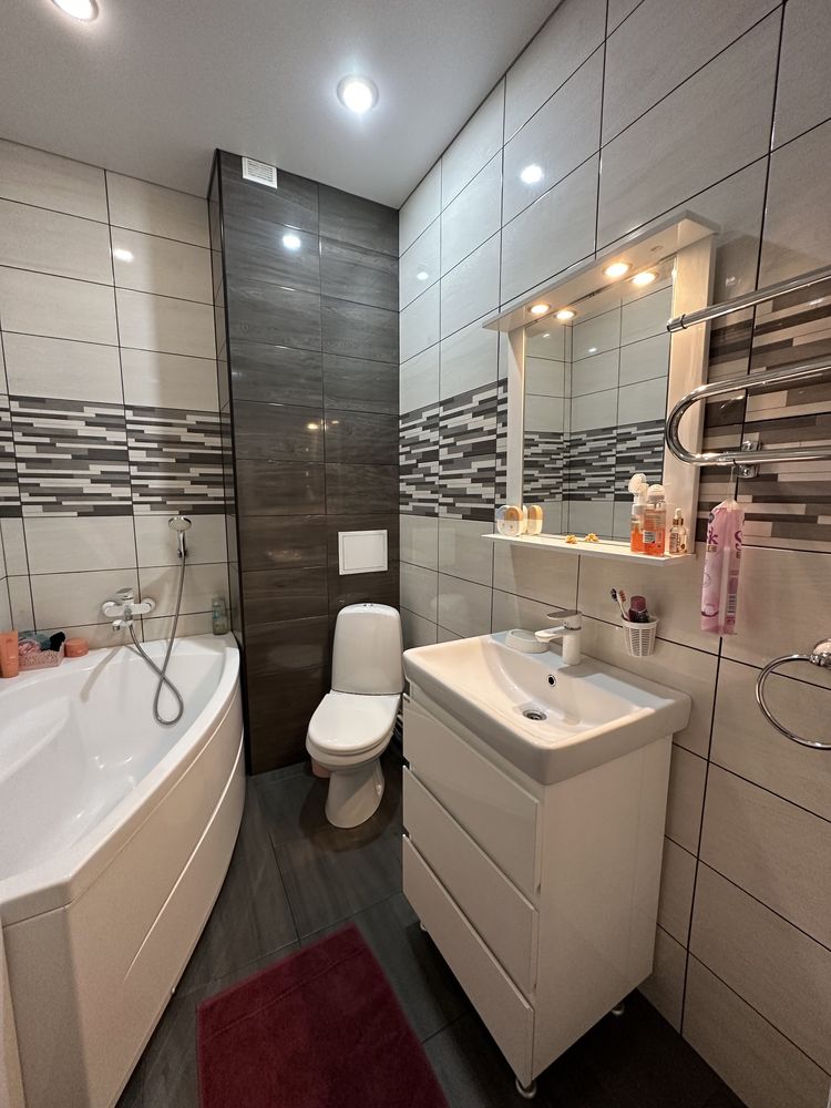 Продам 2-комн. квартиру в центре