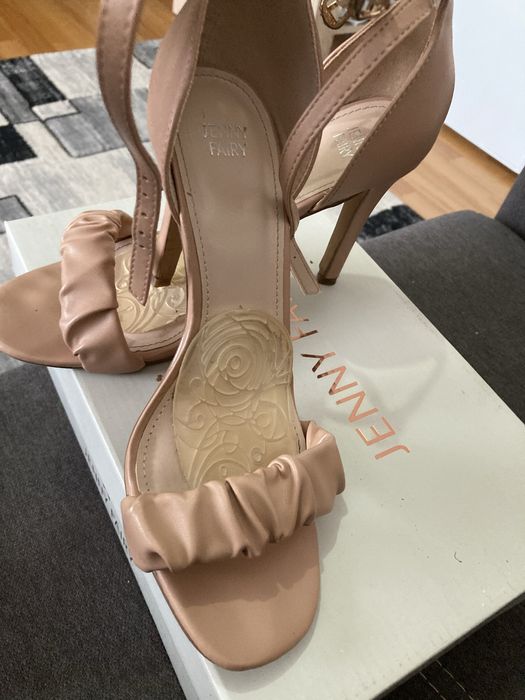 Pantofi si sandale diferite modele