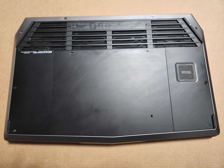 Dell Alienware 17 R2 – i7 / GTX 970M / SSD / 17" / Tastatură iluminată