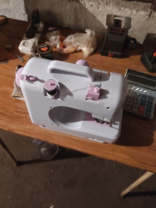 Продам швейную машинку за 25000.