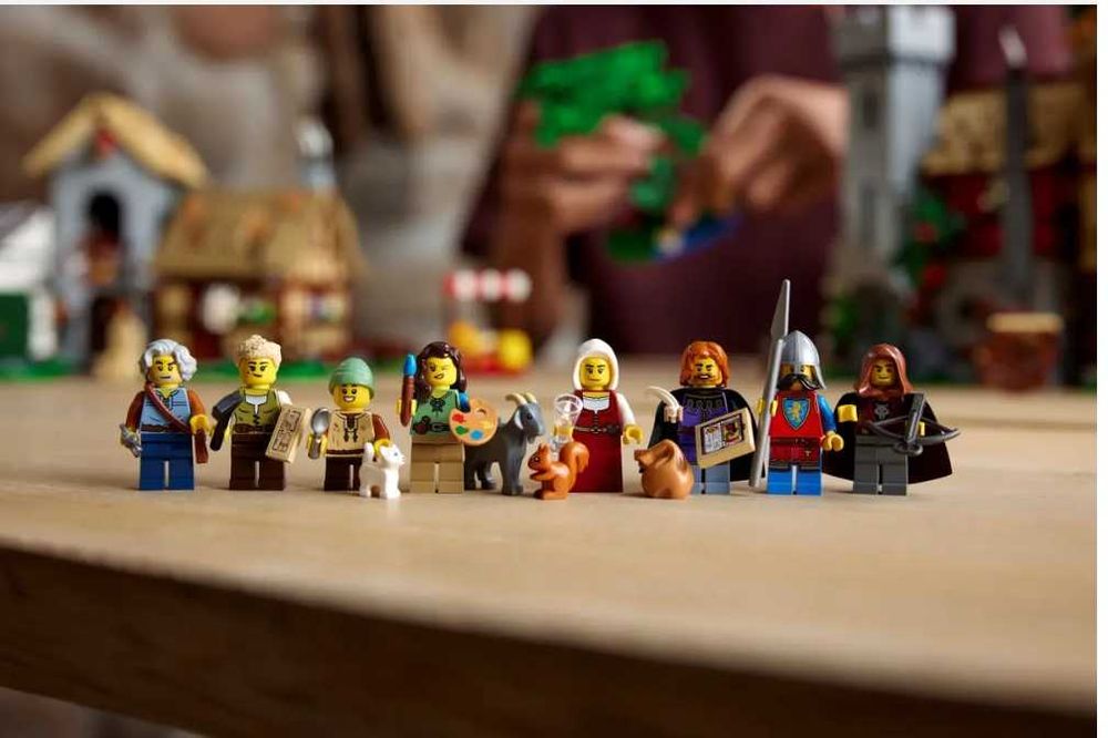 LEGO ICONS Medieval Town Square 10332 [sigilat] [2024]