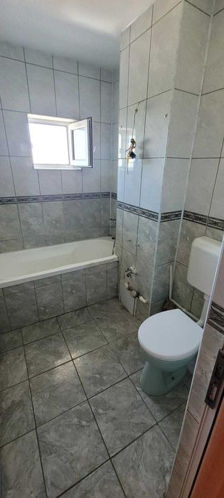 vand apartament 4 camere