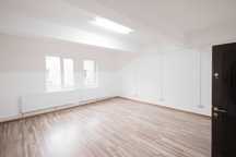 Inchiriez bloc parter+ etaj cu 18 camere.