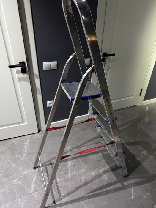 Стремянка раскладная . Нарвон