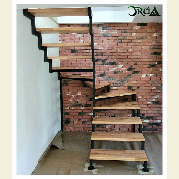 Scari interior ,balustrada fier,balcoane,trepte lemn,porti,jaluzele