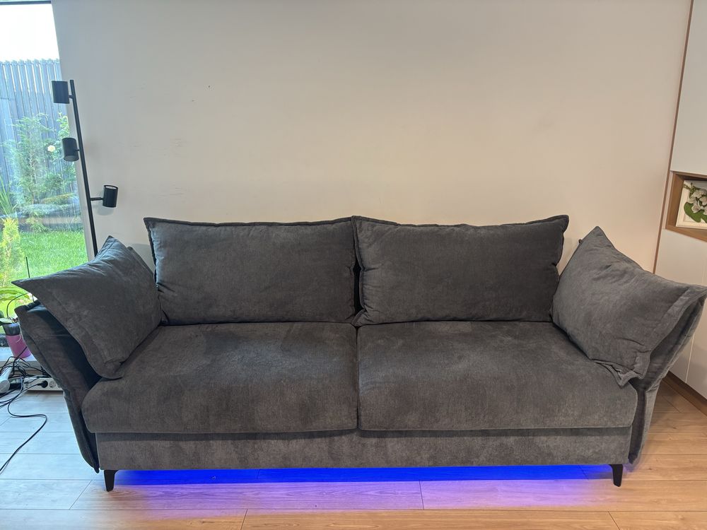 Canapea extensibila gri, stare excelenta,lada de depozitare