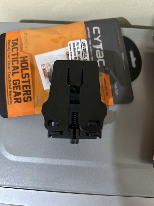 Кобури за пълнител и белезници