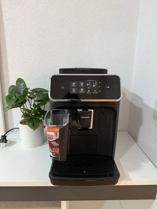 Кафеавтомат / кафемашина Philips LatteGo 2200 EP2230