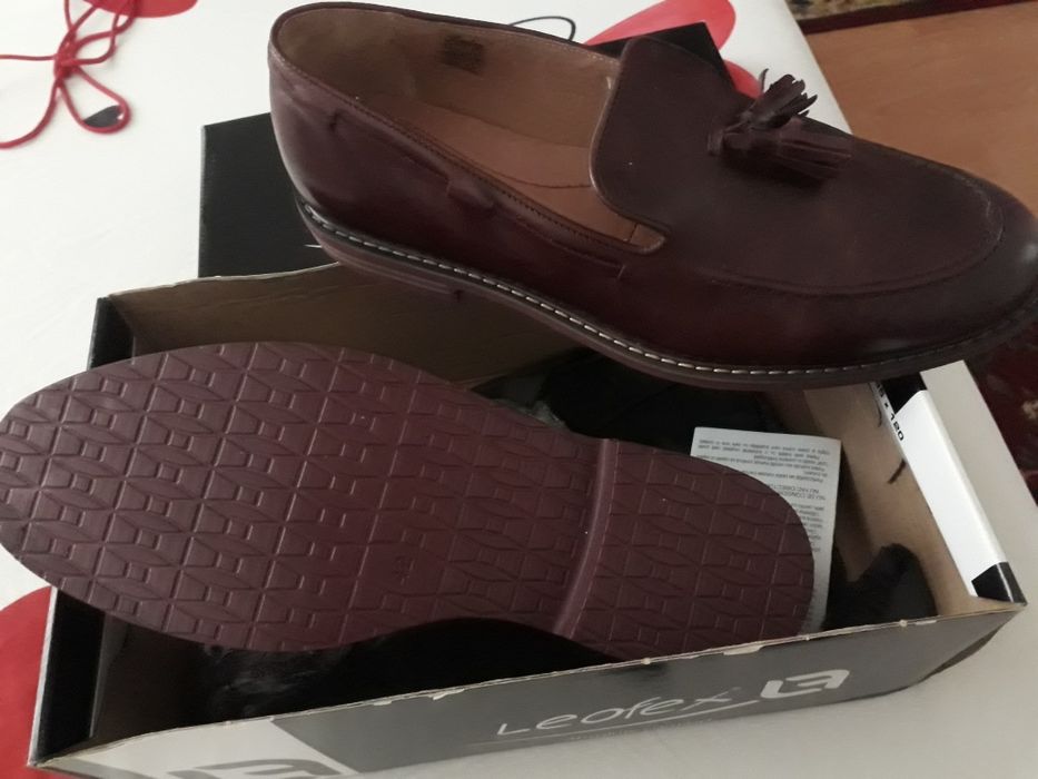 Vand  pantofi noi in cutie