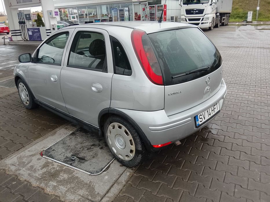 Vând CORSA an 2005