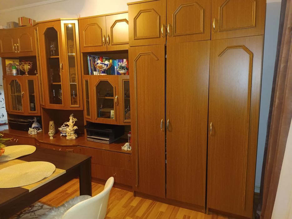 Vând biblioteca sufragerie