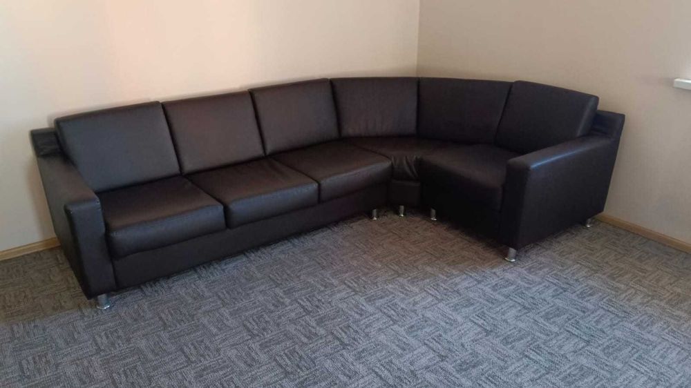 Кожаный угловой диван для офиса модульный