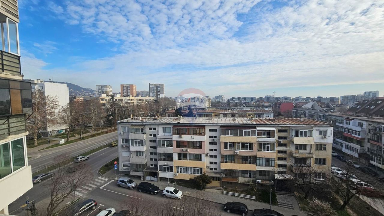 Продава се Четиристаен апартамент в Варна, Базар Левски - 108 кв.м за 2315 €/кв.м - Снимка #8