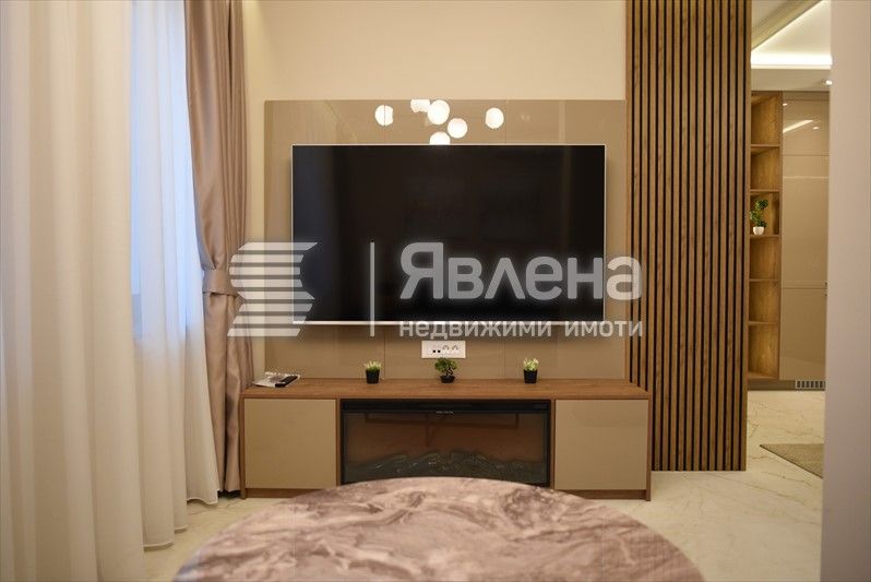 Луксозен тристаен апартамент