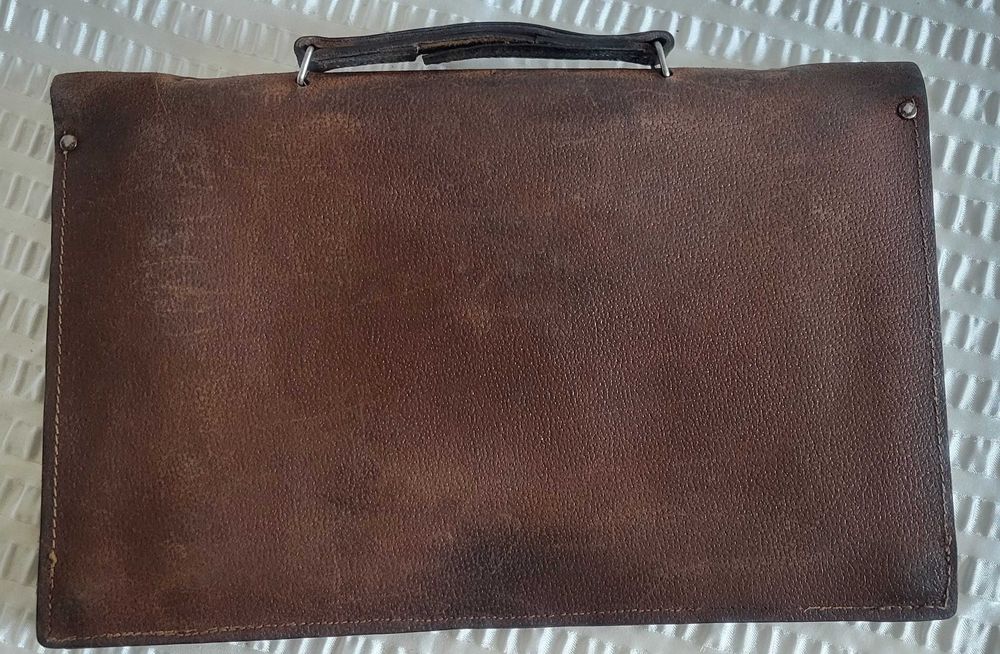 Servieta barbateasca piele maron roscat, veche geanta, an 1940