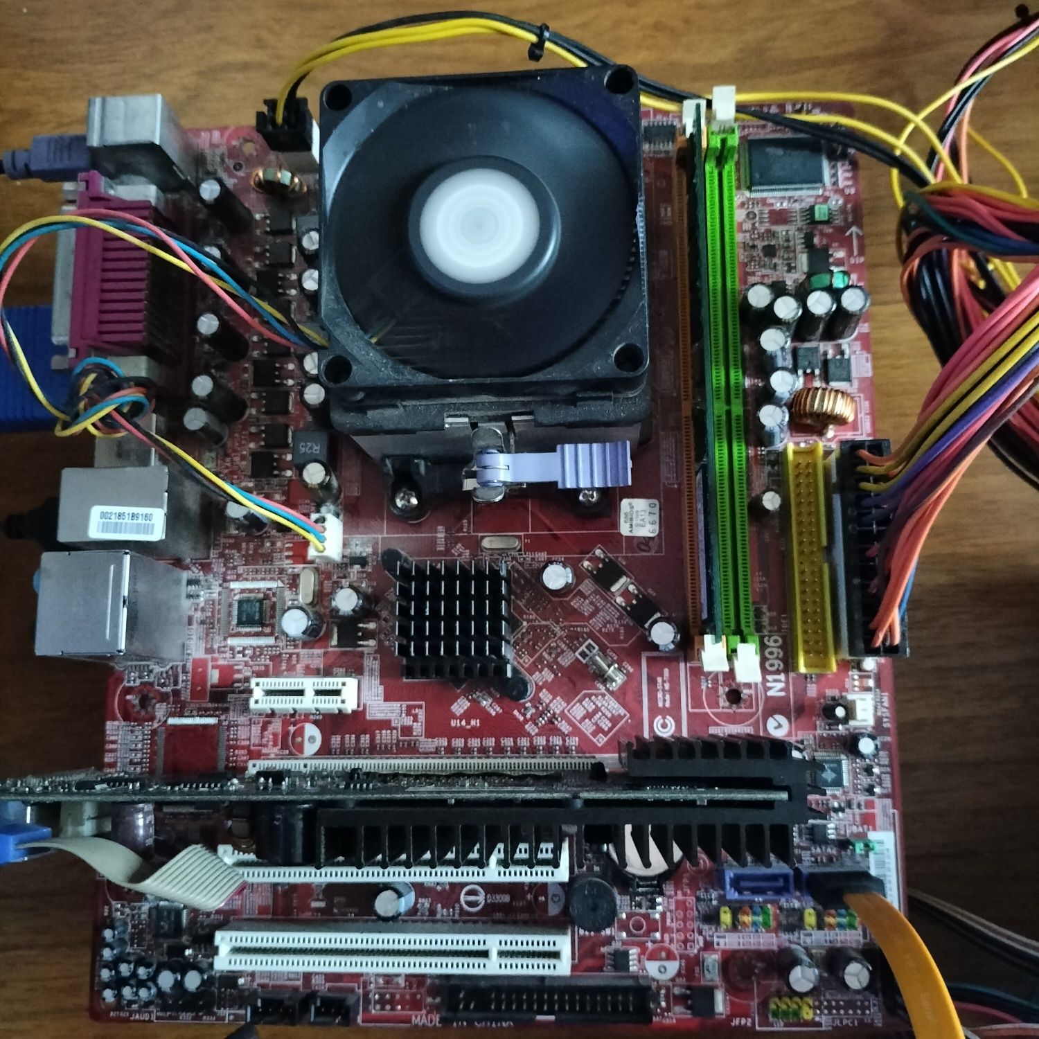 Placa de baza MSI K9N6SGM-V MS-7309
Socket AM2 + CPU AMD ATHLON 
Forma