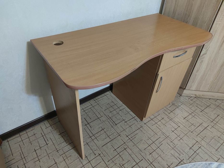 Стол  письменный