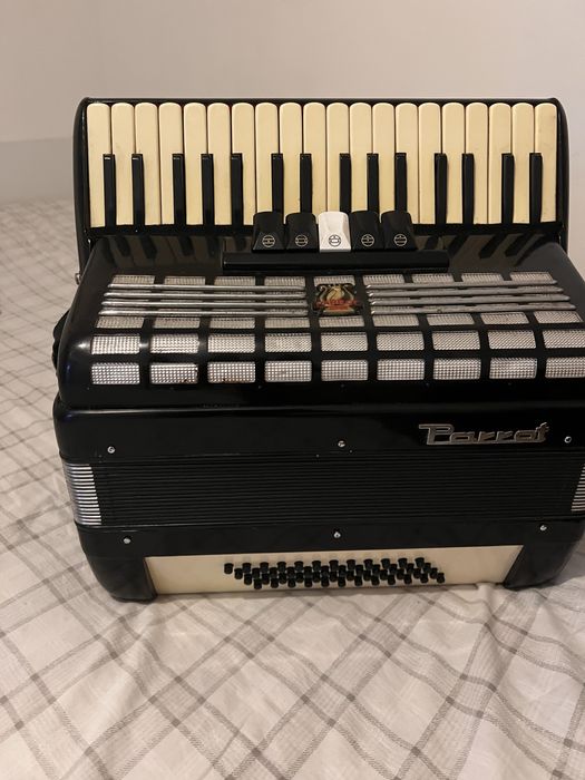 acordeon de vanzare 1000 lei pret fix