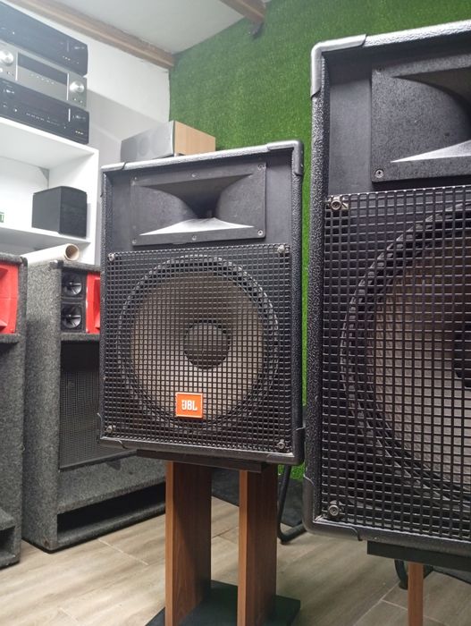 Професионални тонколони 15-ки JBL MR-825