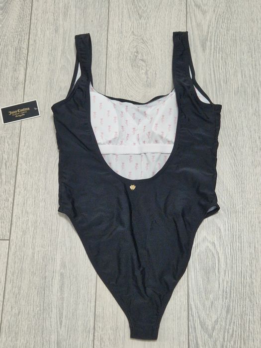 Costume de baie Întregi!