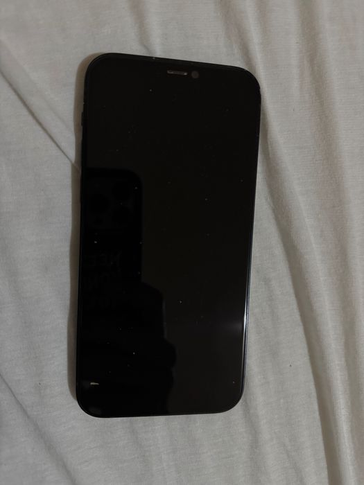 Văd iPhone 12 telefonul este ca și nou l-a folosit doar două săptămâni