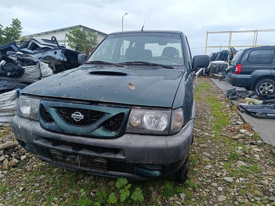Dezmembrez NISSAN  TERRANO 2  in 2 sau 4 usi