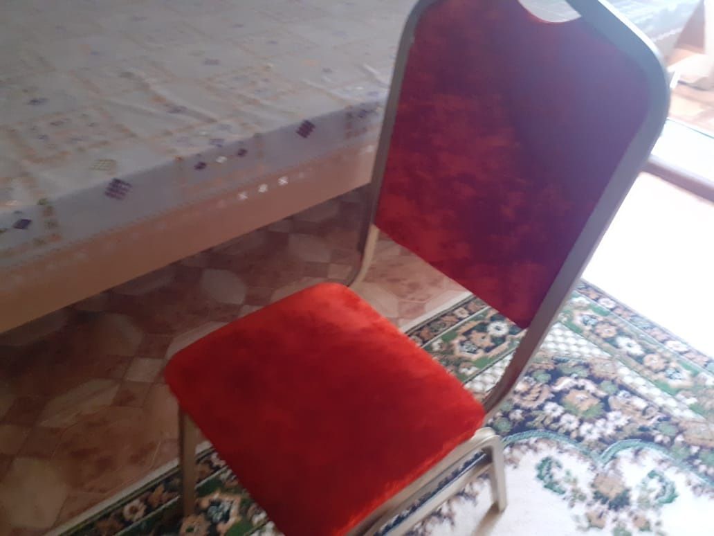 Стол со стульями