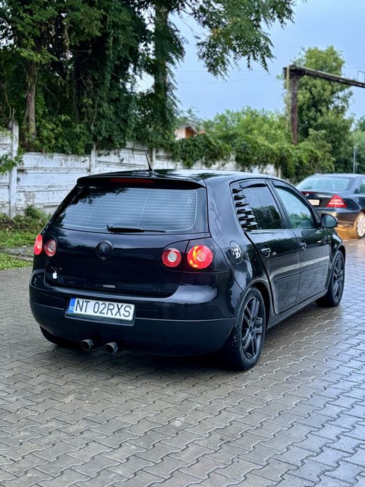 Vând Golf 5 sau schimb
