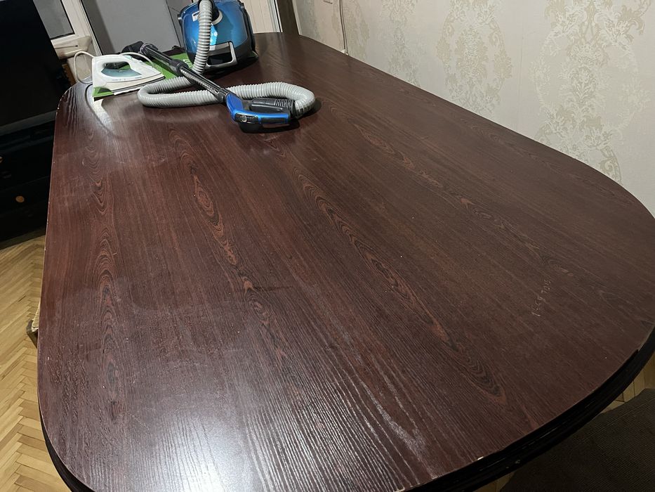 Продам стол в гостиную