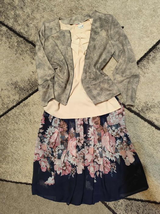 Vând haine damă mărimea M și 42