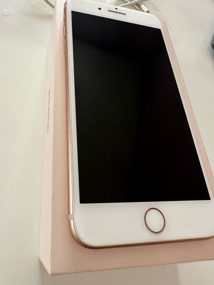 В отлично състояние! iPhone 8 plus, 64GB, rose gold,