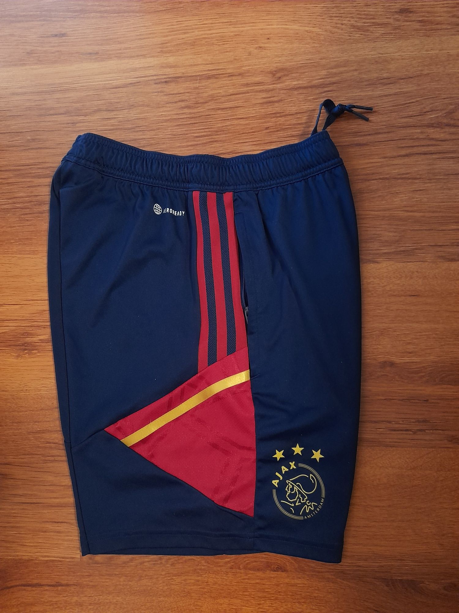 Adidas AJAX мъжки къси панталонки S размер.