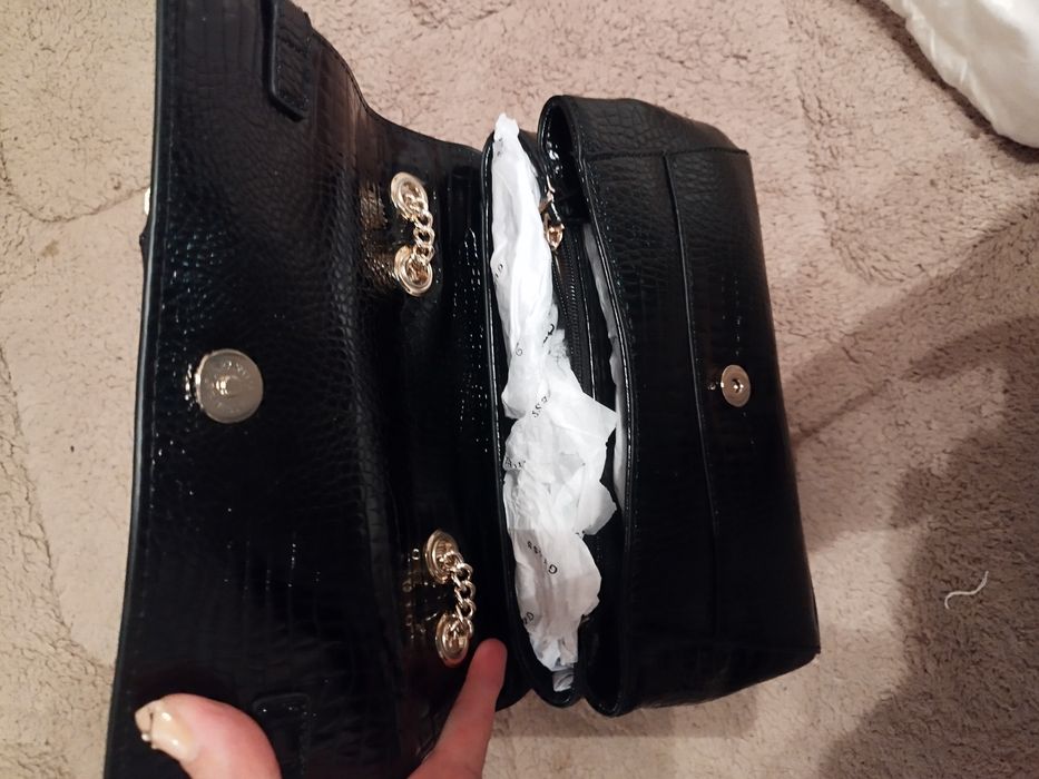 Чанта Guess,нова