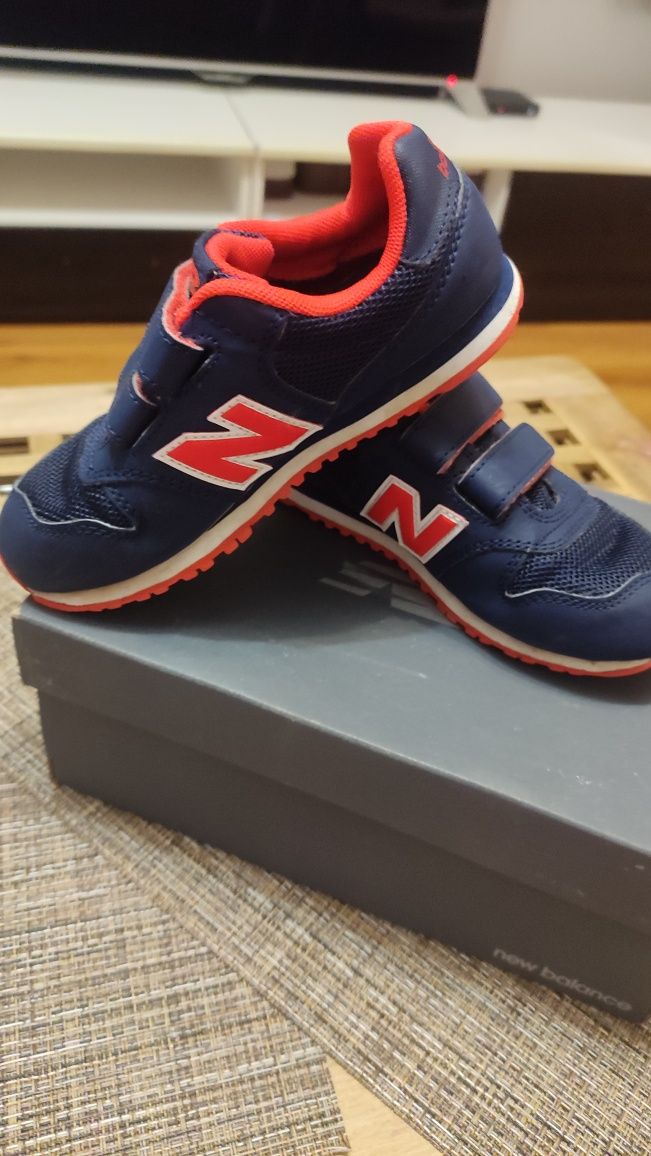 Маратонки за момче New balance.