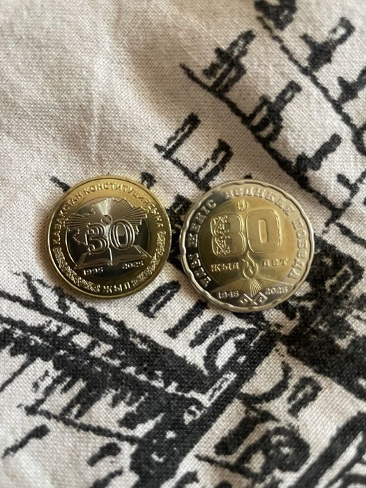 30 лет казахстана 200 тенге и 100 тенге  продам