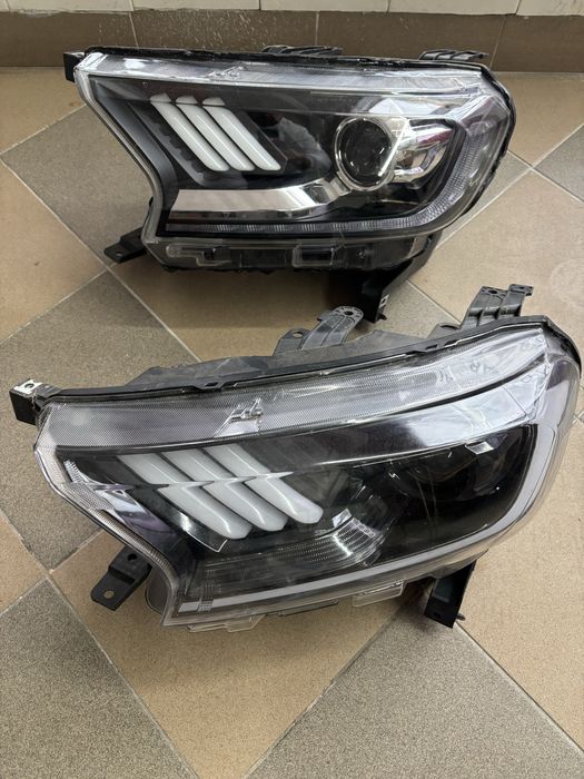 Faruri stanga Ford Ranger