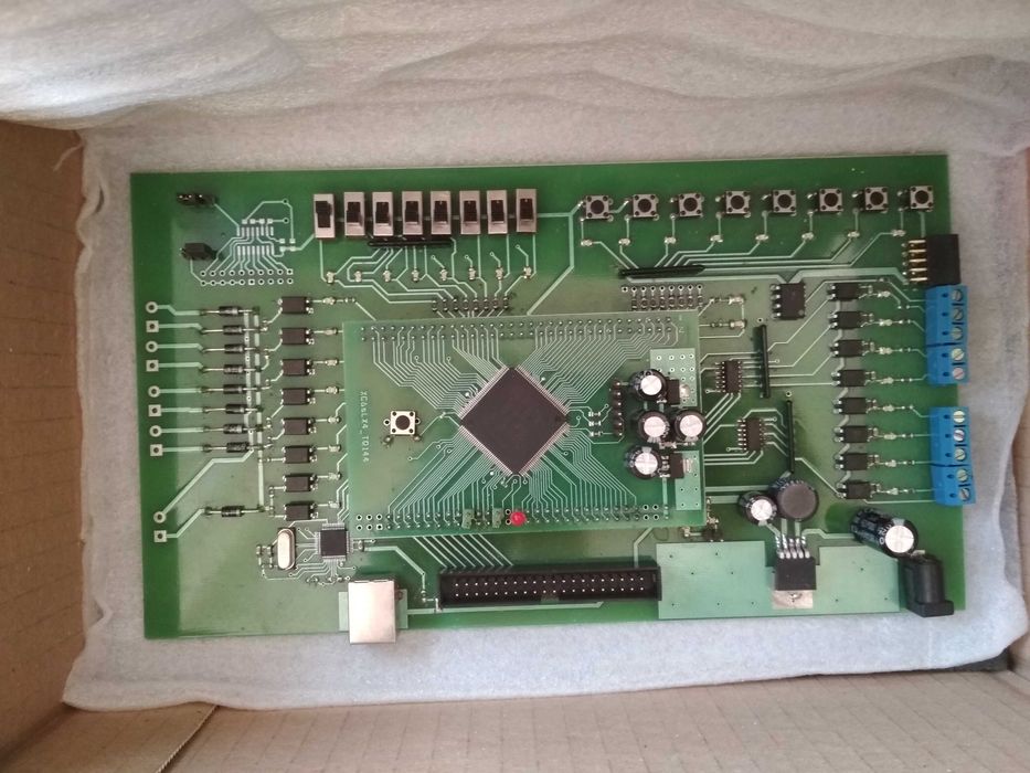 Контролер DK-XC6SLX4TQ144 за управление на обекти и работа с процесори