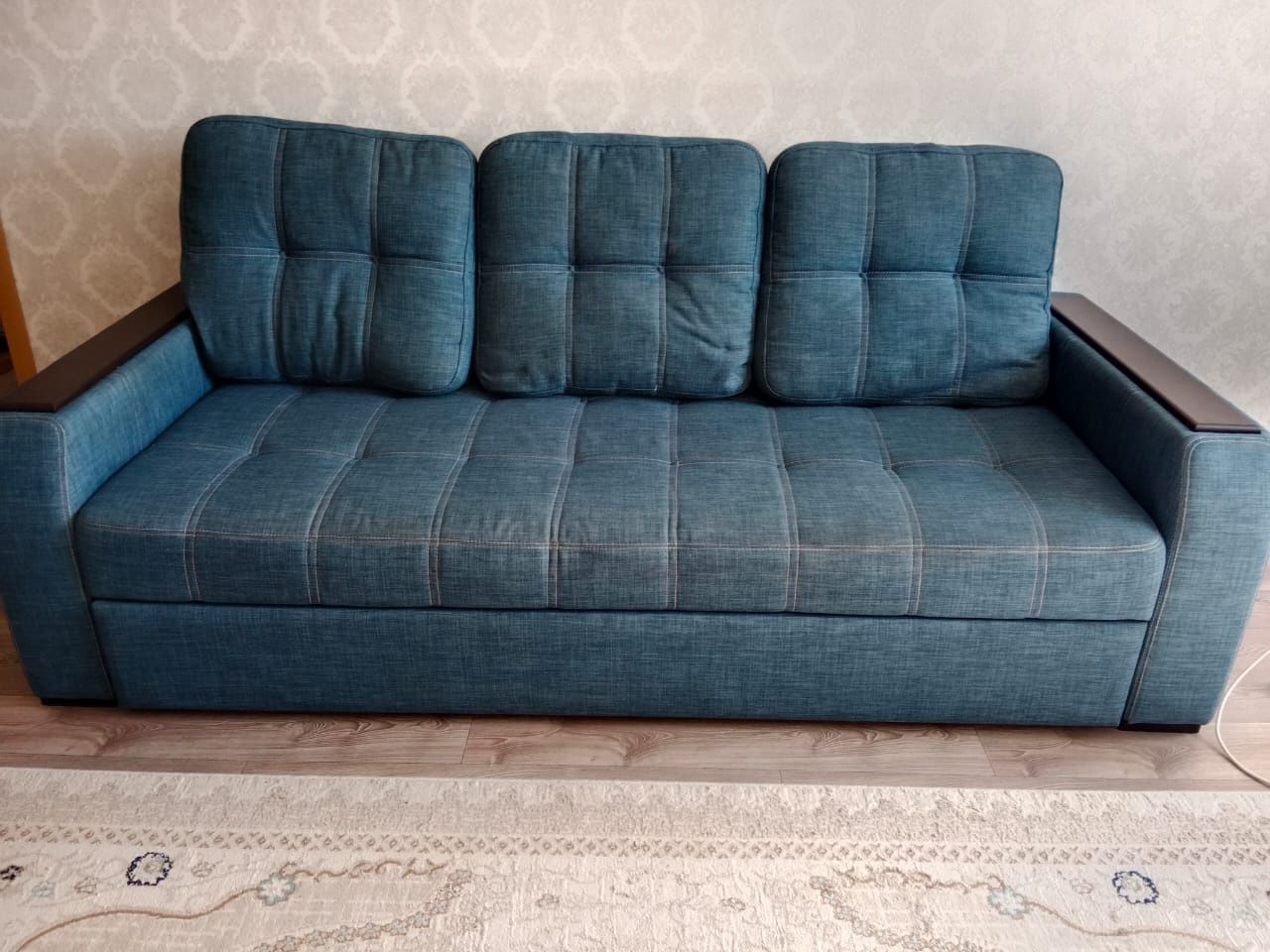 Срочно продам диван