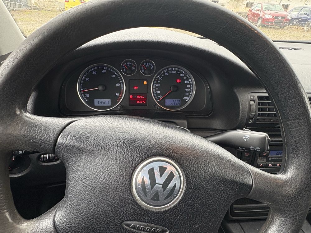 VW Passat 1.6 benzina