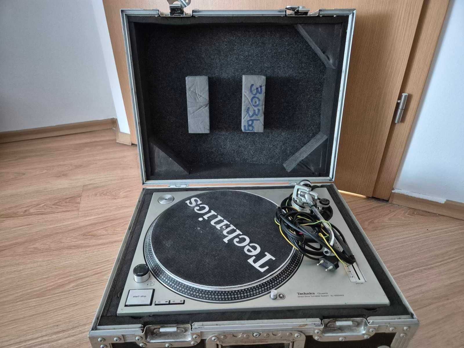 Techinics 1200 MK2 Грамофон / Turntable със кейсове