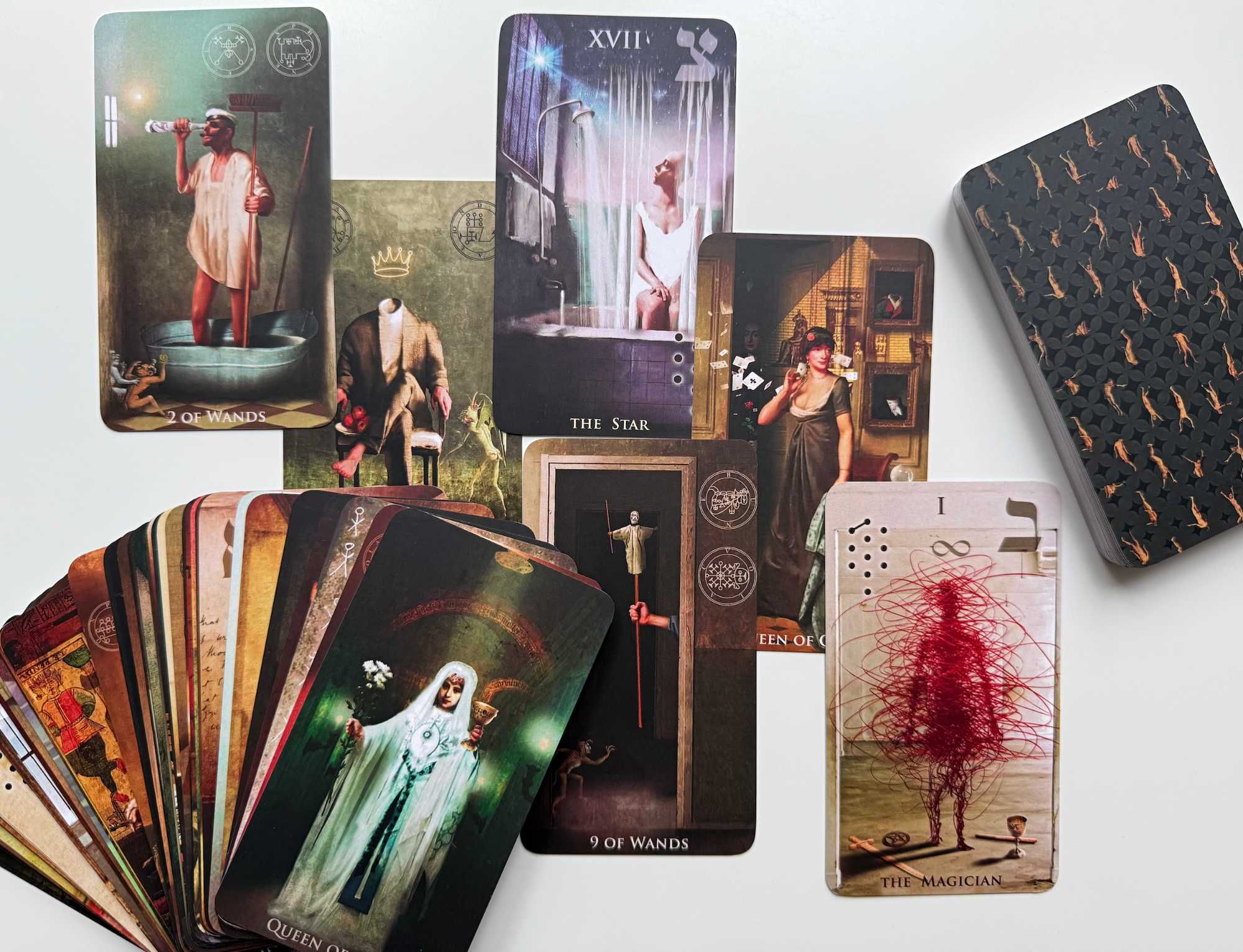 Копие на колода Таро „Лудият дом“ (Madhouse Tarot)