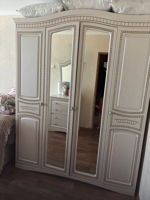 Продам спальный гарнитур